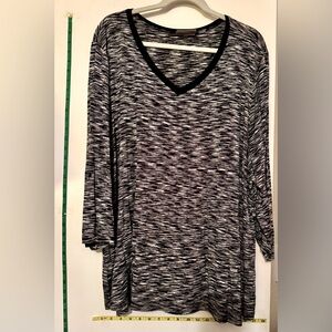 Avenue Black & White Striped Top V-Neck 22/24